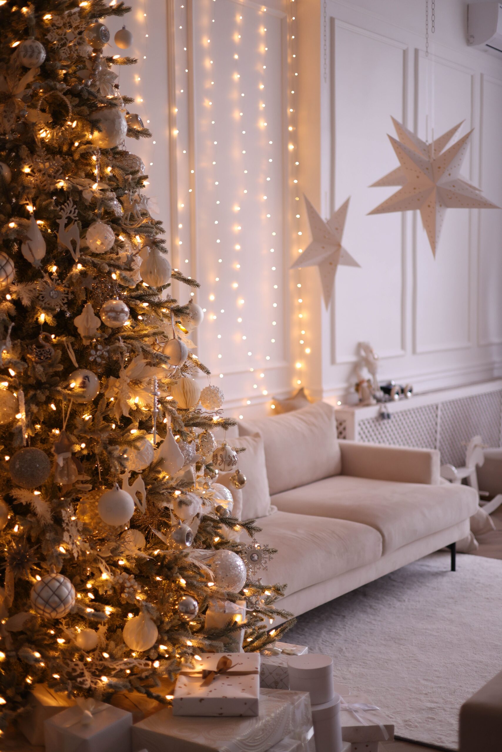 Decorated Christmas tree in a cozy living room