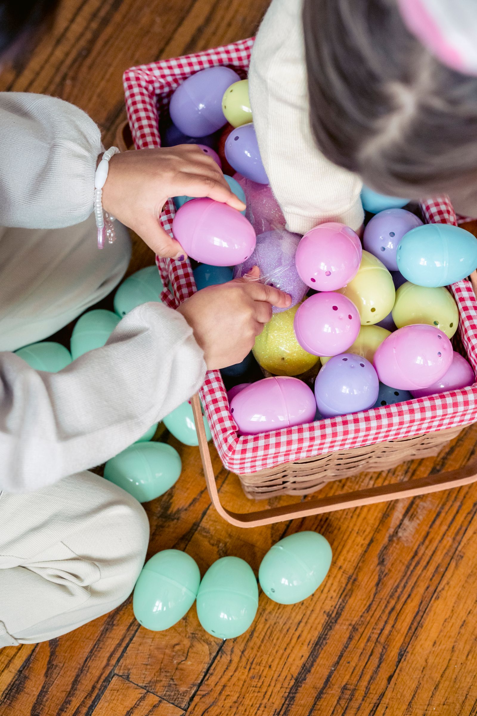 Easter egg hunt scene — die Eiersuche