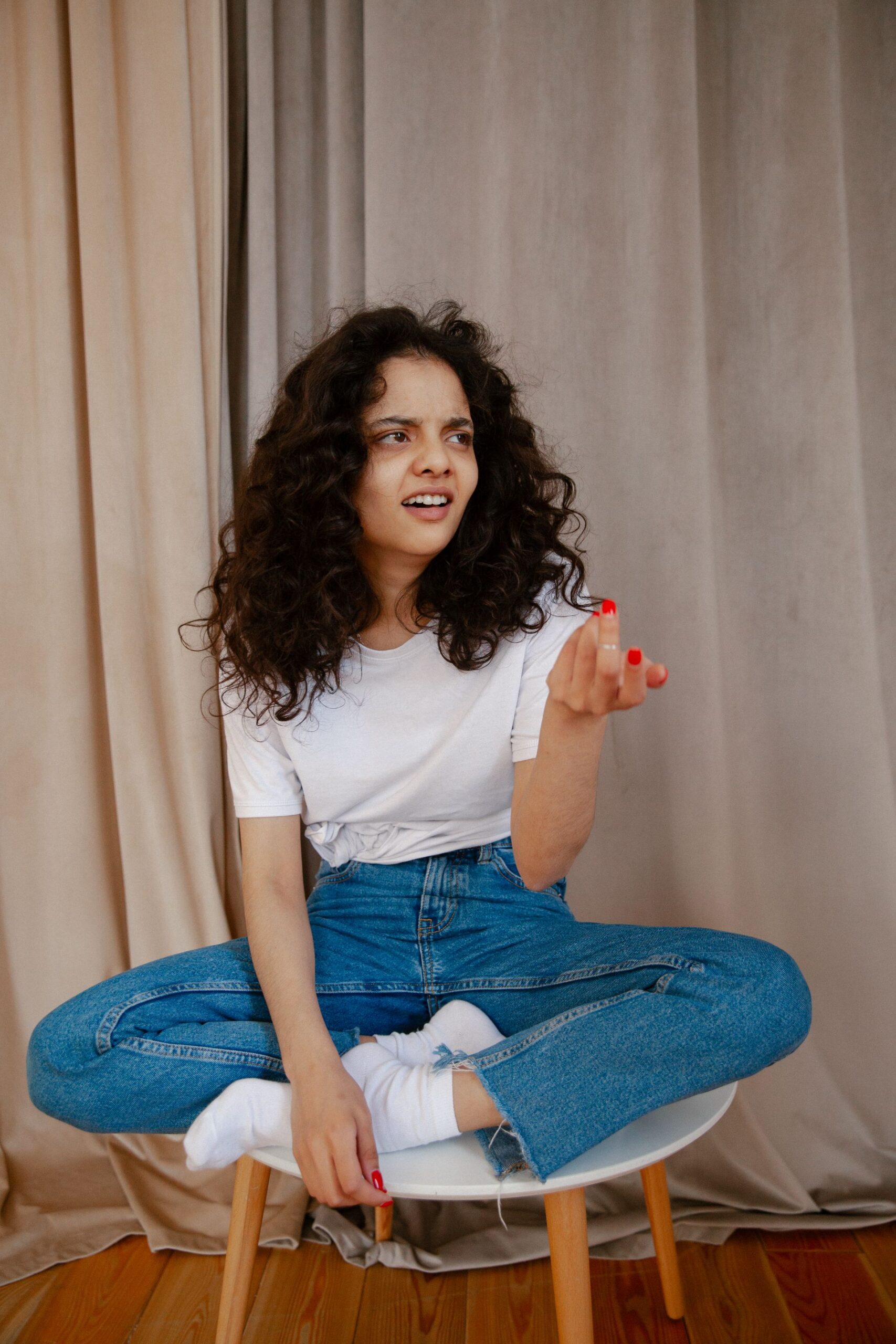 Young woman with a confused gesture, expressing confusion