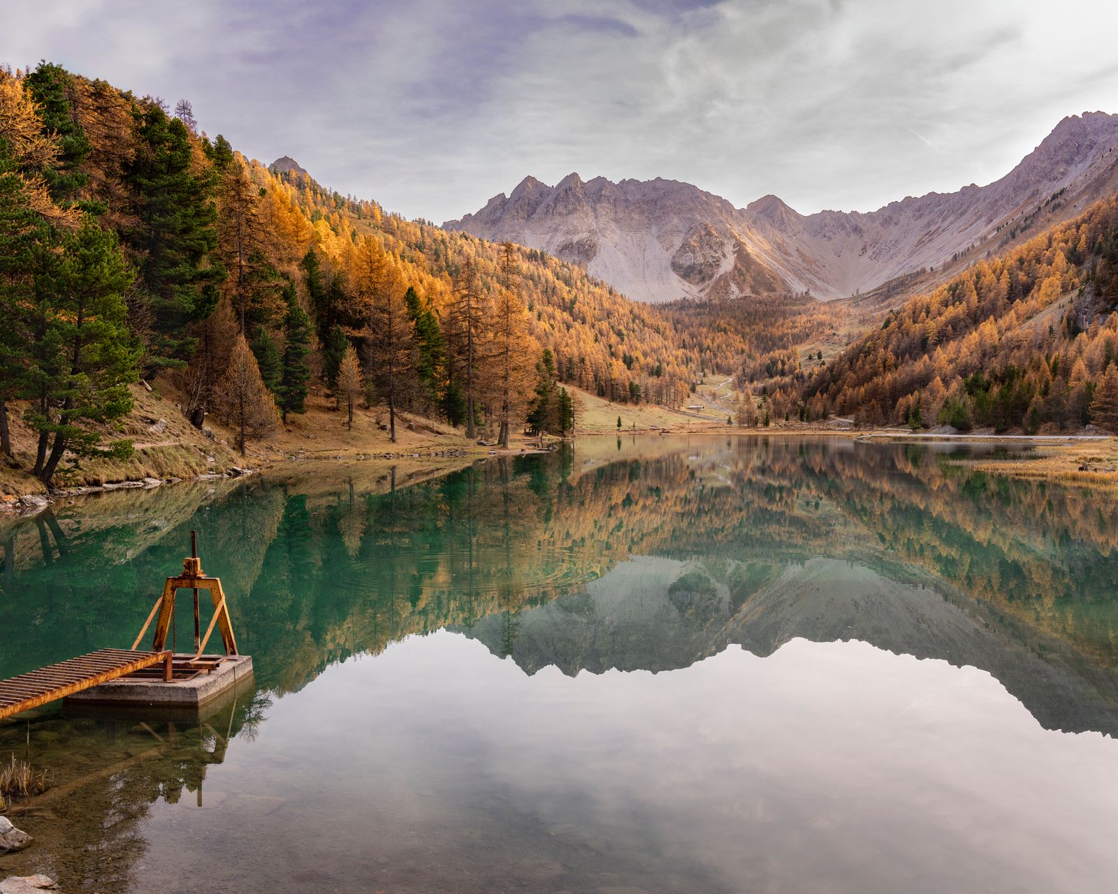 Alpine lake surrounded by mountains in autumn