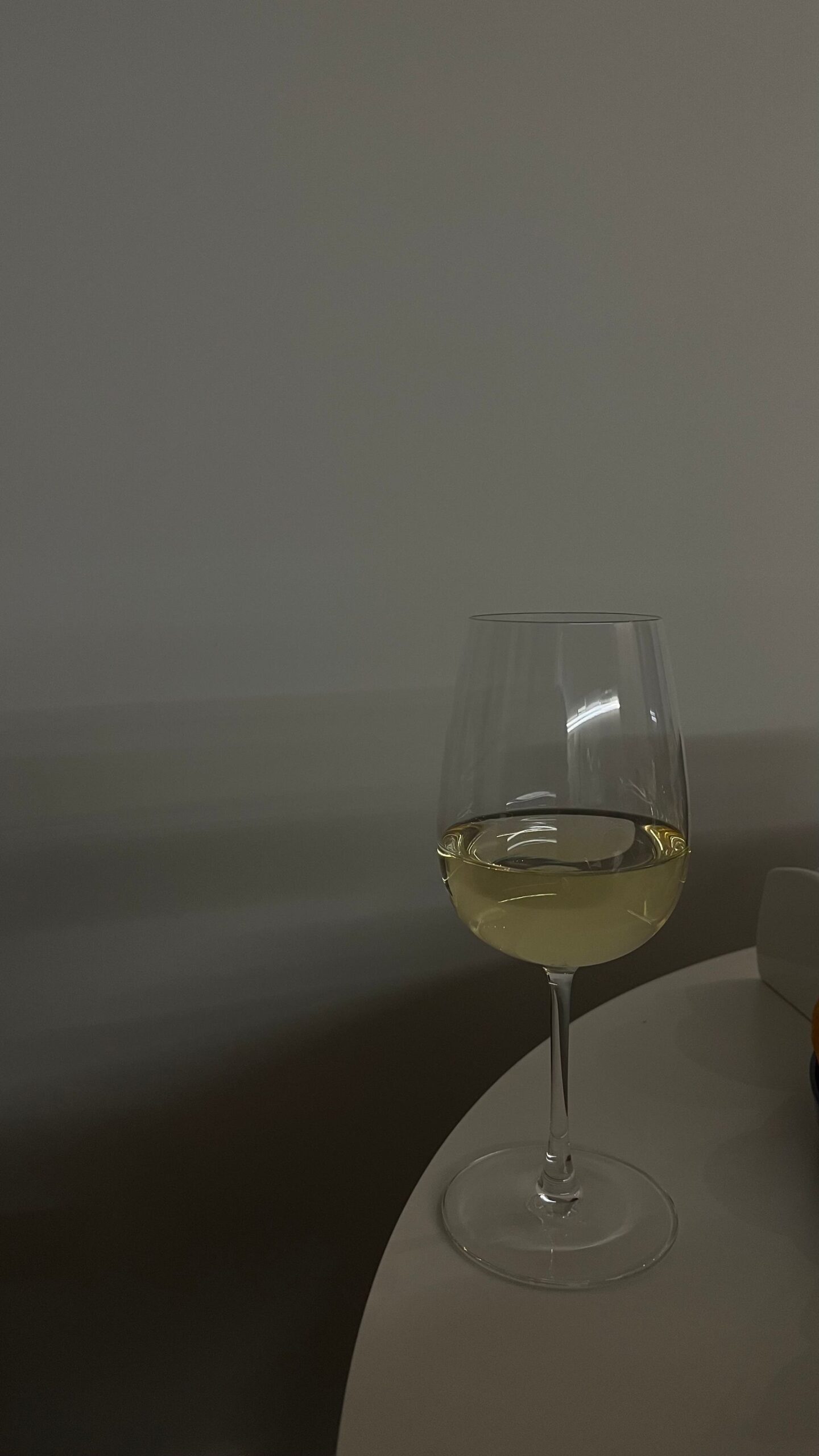 Glass of white wine — der Weißwein