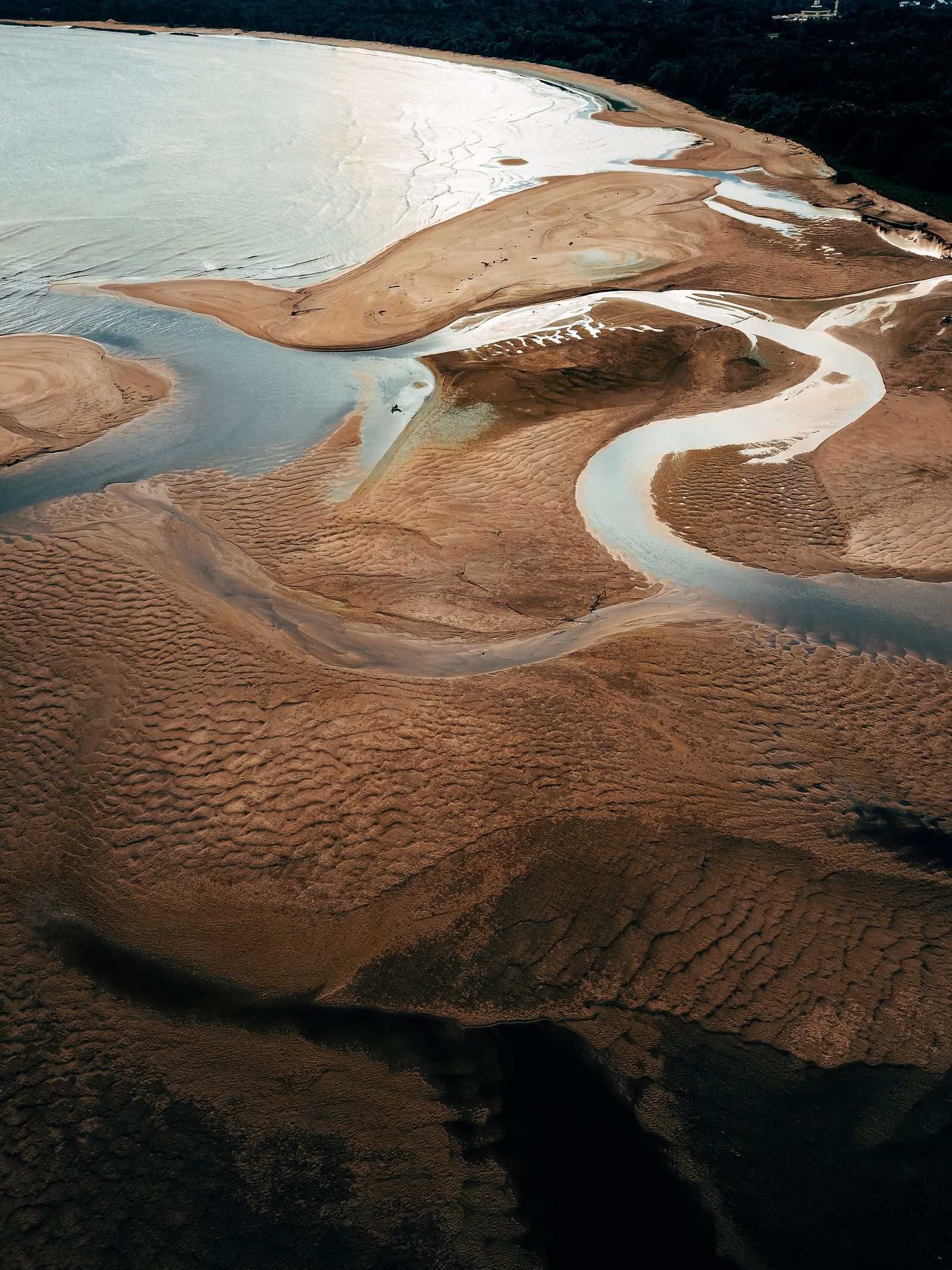 Aerial view of river bends through a valley — die Mosel