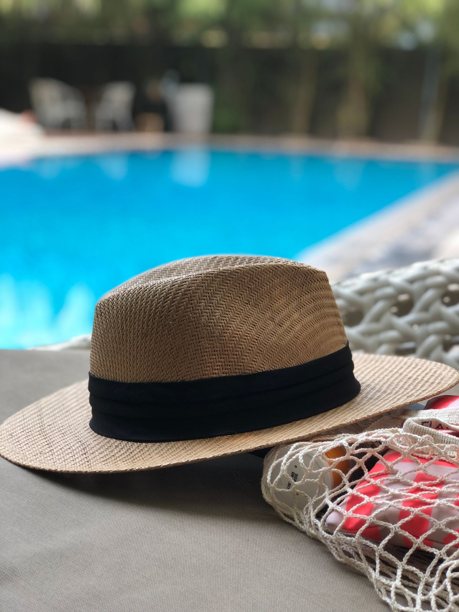 Straw hat in bright summer sunlight (der Hut)