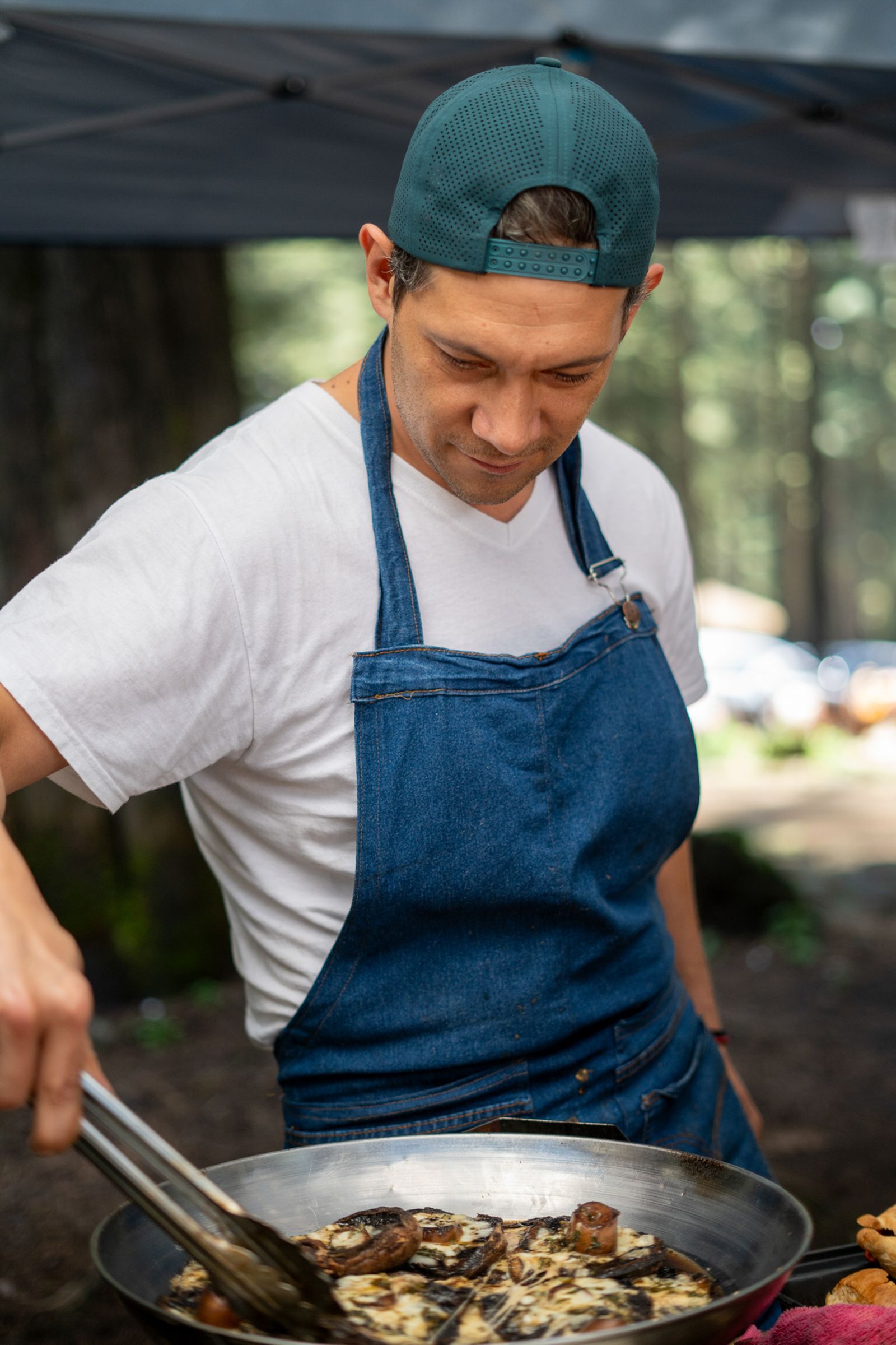 Chef cooking in a kitchen — der Koch