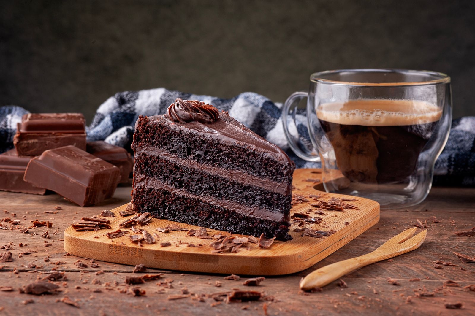 Slice of chocolate cake — der Kuchen