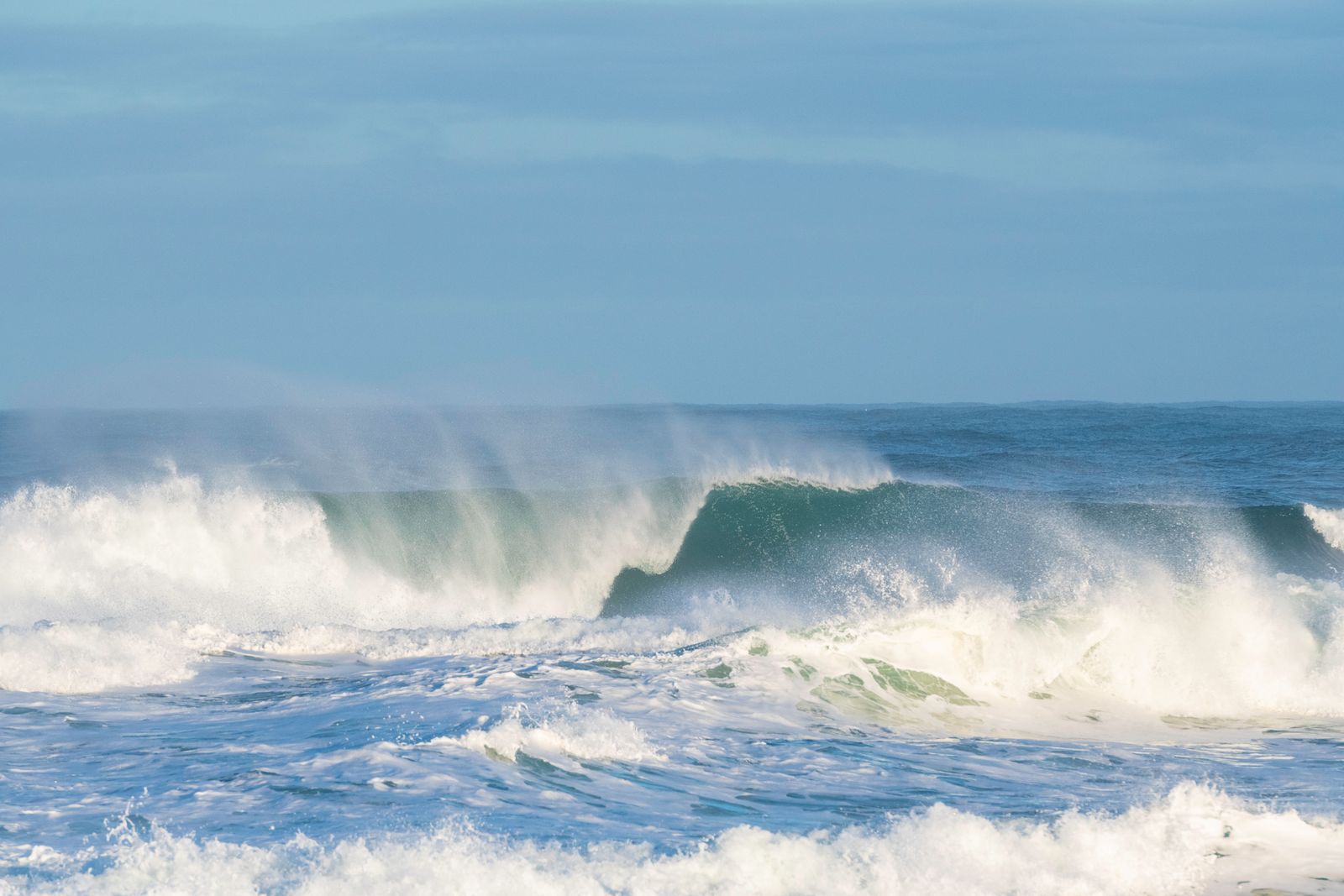 Sea coast waves