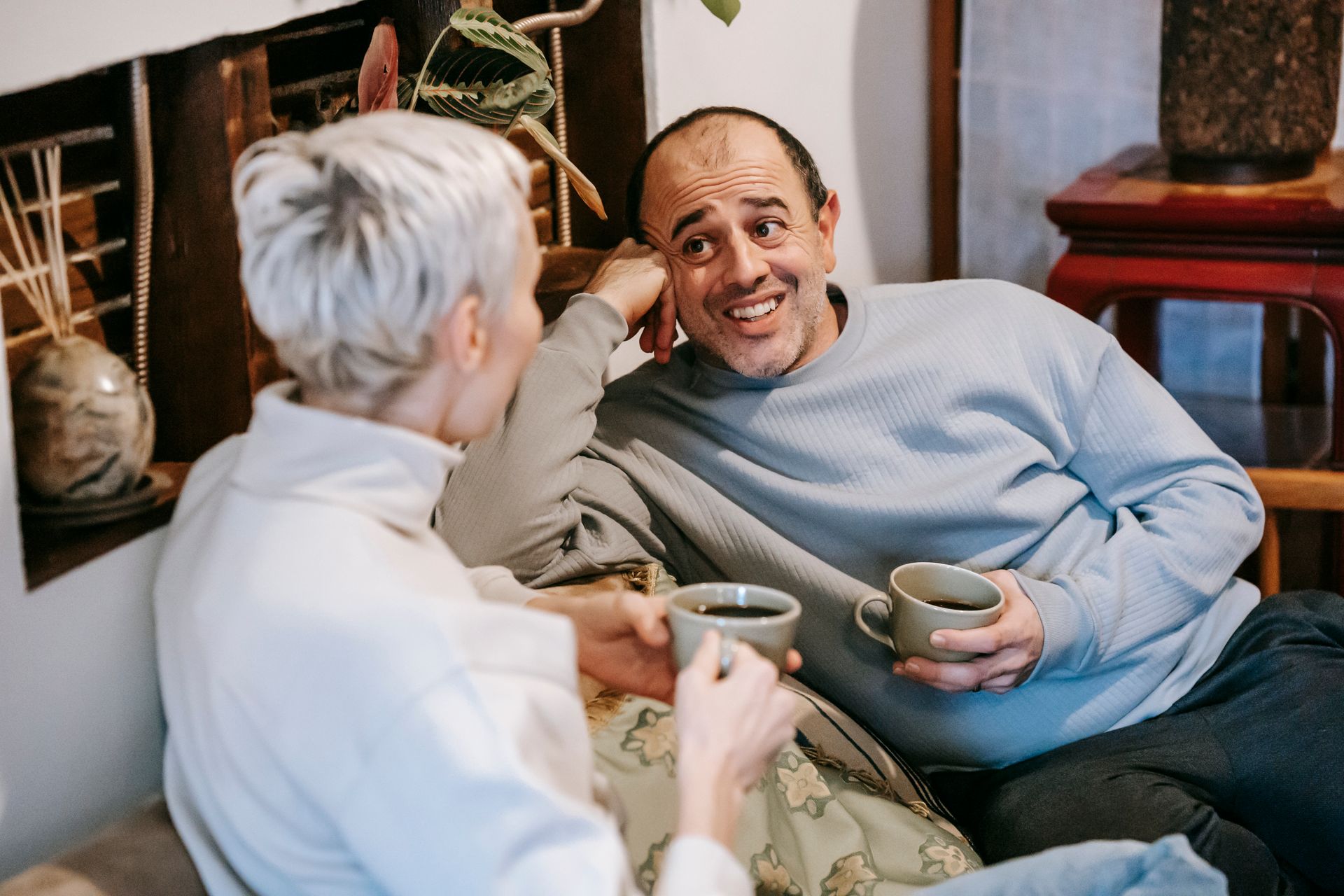 Man and woman drinking tea and talking in a cafe